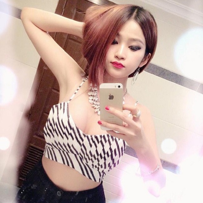 Cô gái trẻ Campuchia chia sẻ hình ảnh xinh đẹp trên trang mạng xã hội. 