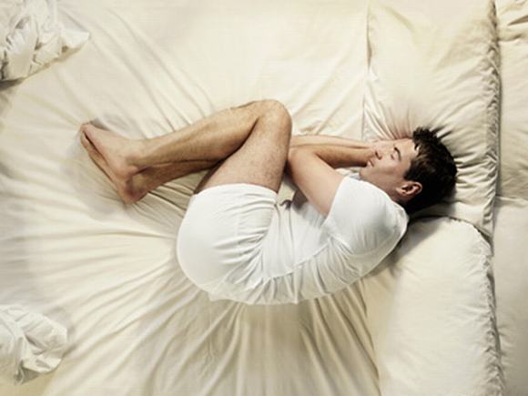 Tư thế ngủ ảnh hưởng khả năng sinh lý nam giới