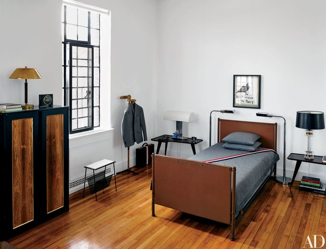 Phòng ngủ với thiết kế đơn giản. Ảnh: complex.com