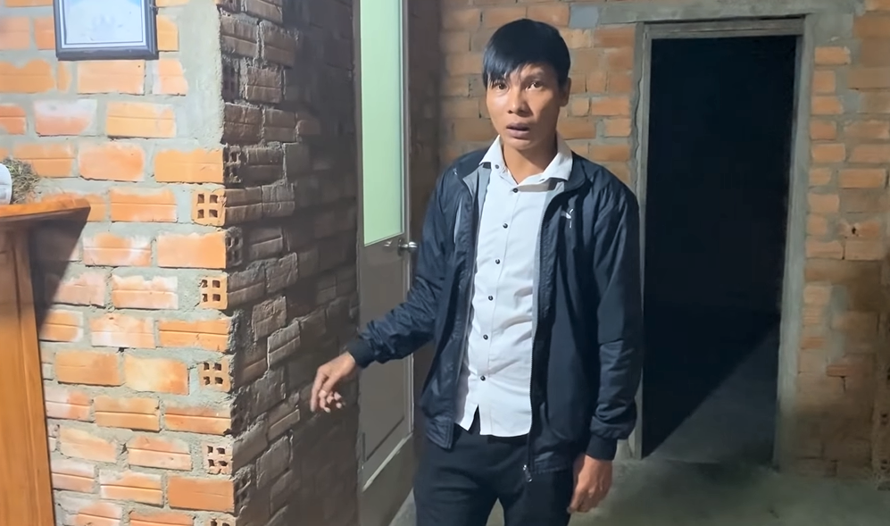 YouTuber là phụ hồ nghèo nhất VN bất ngờ xây nhà, lên đời chỉ sau nửa năm hình ảnh 2 youtuber la phu ho ngheo nhat vn bat ngo xay nha, len doi chi sau nua nam hinh anh 2