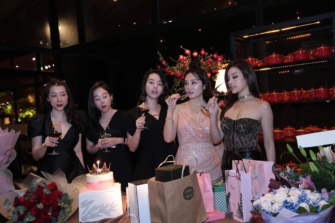 huyenbaby89_87395006_2682155538683185_5042001544115319055_n Hot girl Viet du lich, gap go ban be sau thoi gian dai 'o an' vi dich hinh anh 2 huyenbaby89_87395006_2682155538683185_5042001544115319055_n.jpg