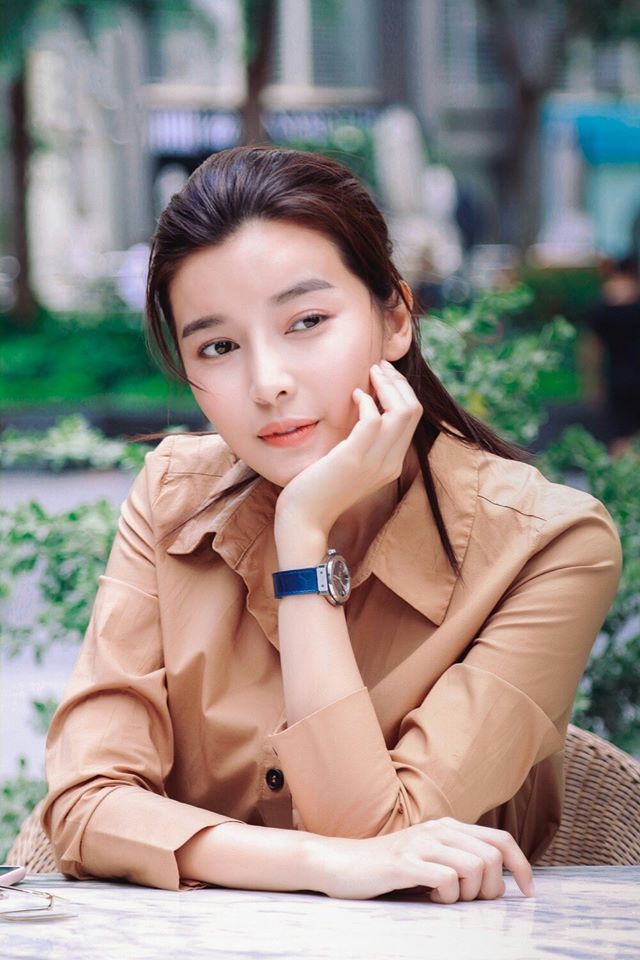 comtha-1 Cao Thai Ha tang do an cho nguoi ngheo, Hoang Bach trao khau trang hinh anh 1 comtha.jpg